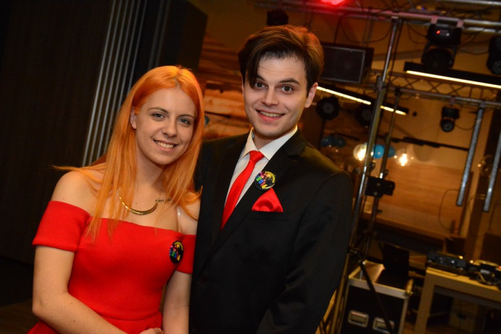 Studniówki 2016. Maturzyści ZSZ nr 1 w Brzegu, bawili się w czterogwiazdkowym hotelu [galeria zdjęć]