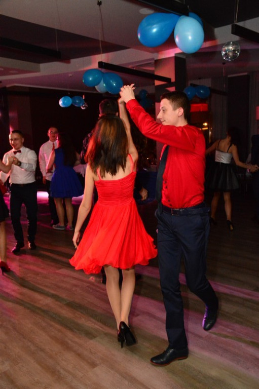 Studniówki 2016. Maturzyści ZSZ nr 1 w Brzegu, bawili się w czterogwiazdkowym hotelu [galeria zdjęć]