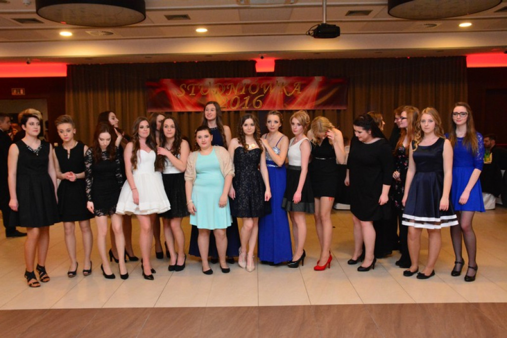 Studniówki 2016: Maturzyści I LO w Brzegu, zatańczyli reprezentacyjnego poloneza [galeria zdjęć]