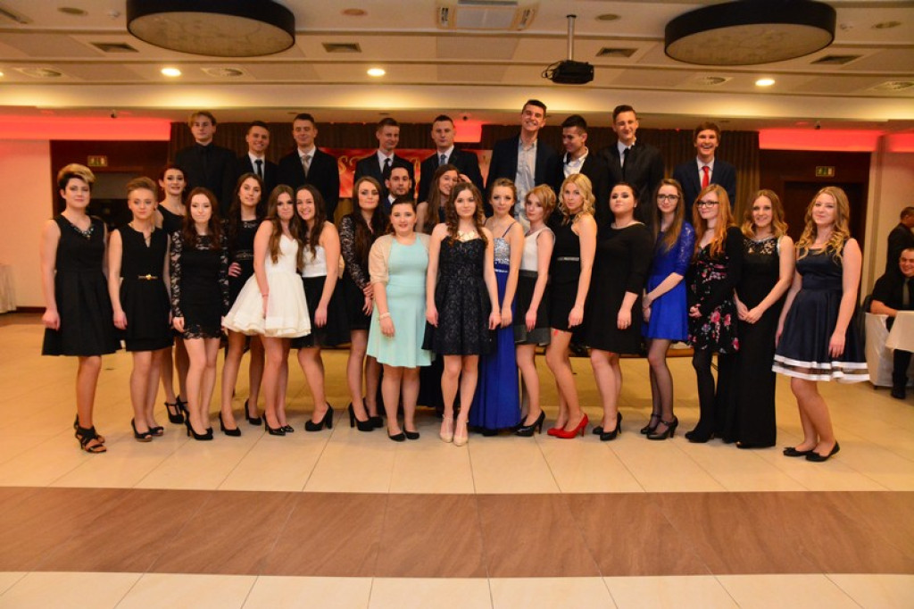 Studniówki 2016: Maturzyści I LO w Brzegu, zatańczyli reprezentacyjnego poloneza [galeria zdjęć]