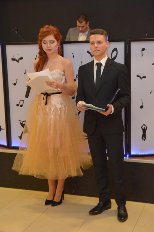 Studniówki 2016: Maturzyści I LO w Brzegu, zatańczyli reprezentacyjnego poloneza [galeria zdjęć]