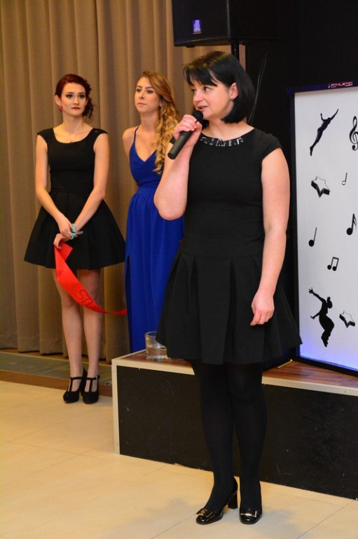 Studniówki 2016: Maturzyści I LO w Brzegu, zatańczyli reprezentacyjnego poloneza [galeria zdjęć]