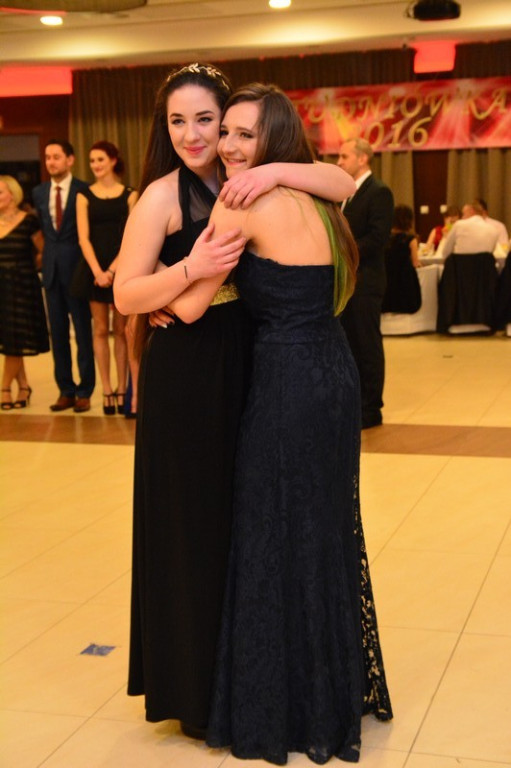 Studniówki 2016: Maturzyści I LO w Brzegu, zatańczyli reprezentacyjnego poloneza [galeria zdjęć]