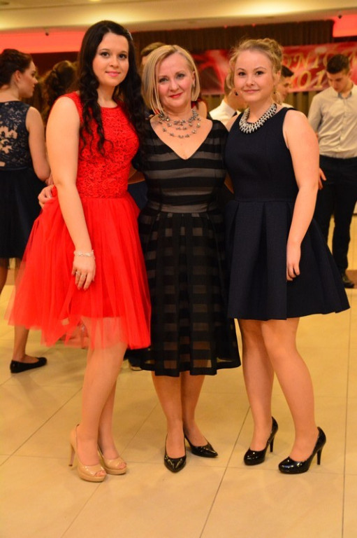 Studniówki 2016: Maturzyści I LO w Brzegu, zatańczyli reprezentacyjnego poloneza [galeria zdjęć]