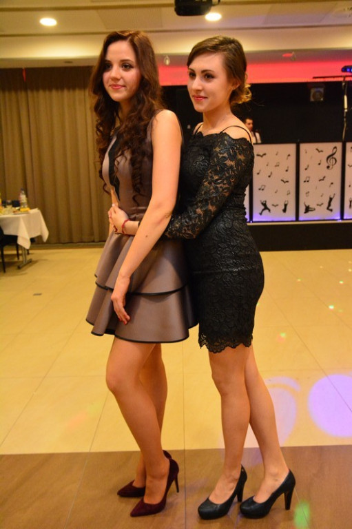 Studniówki 2016: Maturzyści I LO w Brzegu, zatańczyli reprezentacyjnego poloneza [galeria zdjęć]