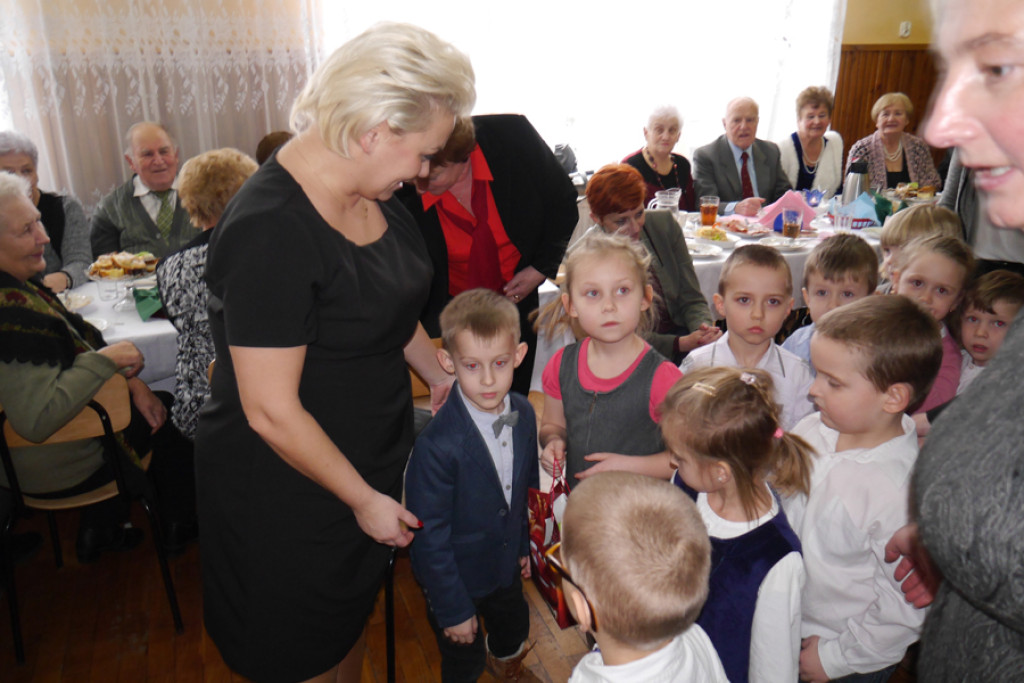 Dzień Seniora w Pogorzeli [galeria zdjęć]