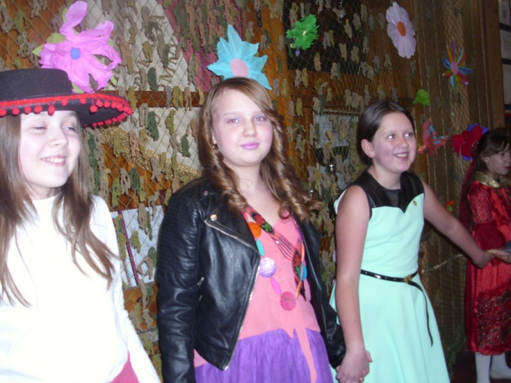 Kolorowo i bajkowo, czyli o balu karnawałowym w Szkole Podstawowej w Olszance