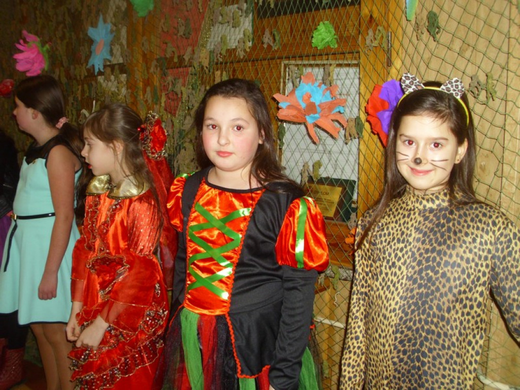 Kolorowo i bajkowo, czyli o balu karnawałowym w Szkole Podstawowej w Olszance