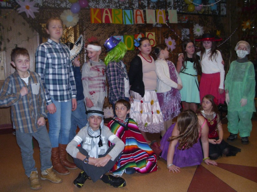 Kolorowo i bajkowo, czyli o balu karnawałowym w Szkole Podstawowej w Olszance