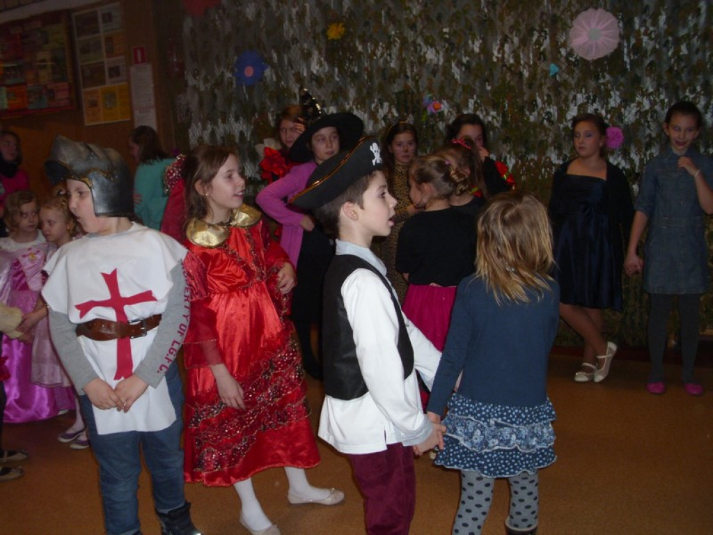 Kolorowo i bajkowo, czyli o balu karnawałowym w Szkole Podstawowej w Olszance