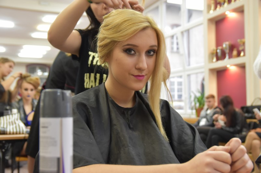 Uczniowie prezentowali swój talent, czyli II Wojewódzki Konkurs Fryzjerski w Brzegu