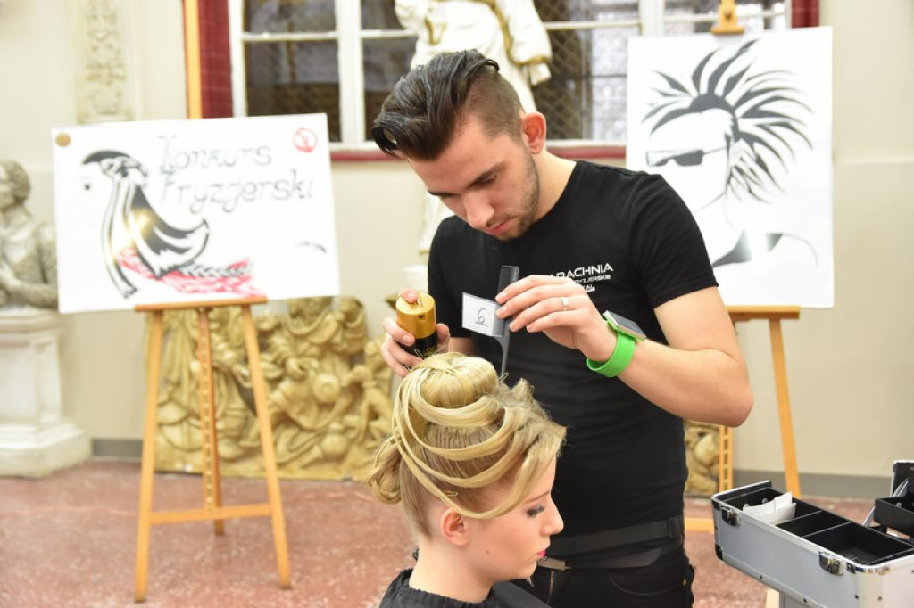 Uczniowie prezentowali swój talent, czyli II Wojewódzki Konkurs Fryzjerski w Brzegu