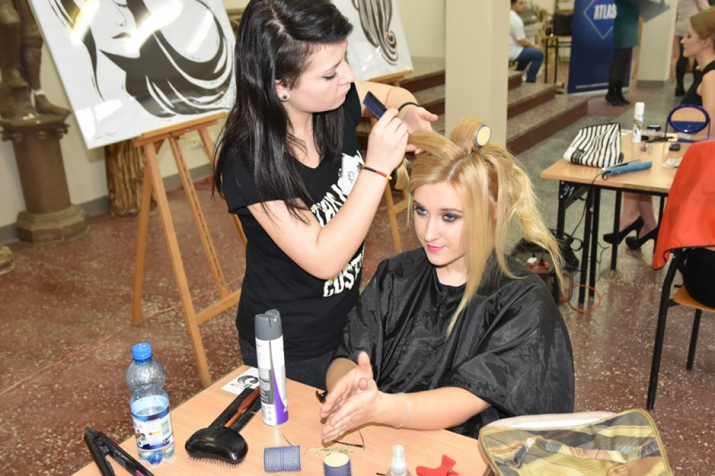 Uczniowie prezentowali swój talent, czyli II Wojewódzki Konkurs Fryzjerski w Brzegu