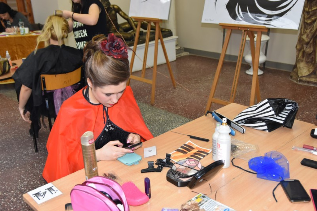 Uczniowie prezentowali swój talent, czyli II Wojewódzki Konkurs Fryzjerski w Brzegu