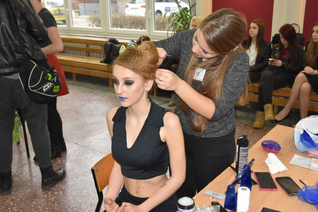 Uczniowie prezentowali swój talent, czyli II Wojewódzki Konkurs Fryzjerski w Brzegu