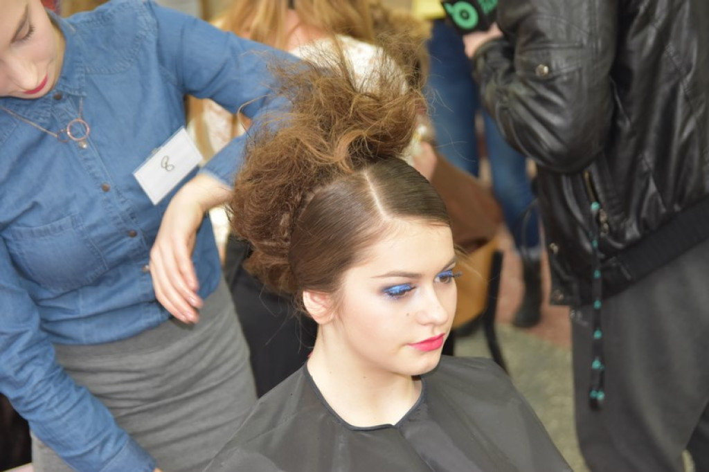 Uczniowie prezentowali swój talent, czyli II Wojewódzki Konkurs Fryzjerski w Brzegu