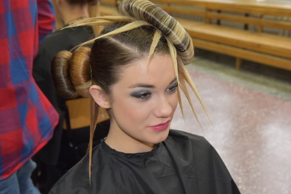 Uczniowie prezentowali swój talent, czyli II Wojewódzki Konkurs Fryzjerski w Brzegu