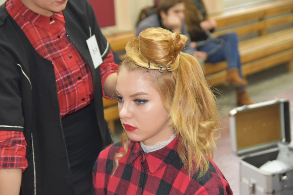 Uczniowie prezentowali swój talent, czyli II Wojewódzki Konkurs Fryzjerski w Brzegu