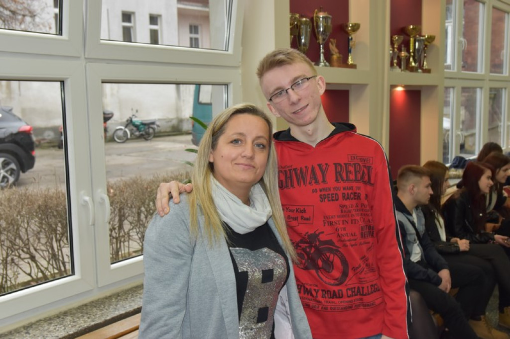 Uczniowie prezentowali swój talent, czyli II Wojewódzki Konkurs Fryzjerski w Brzegu