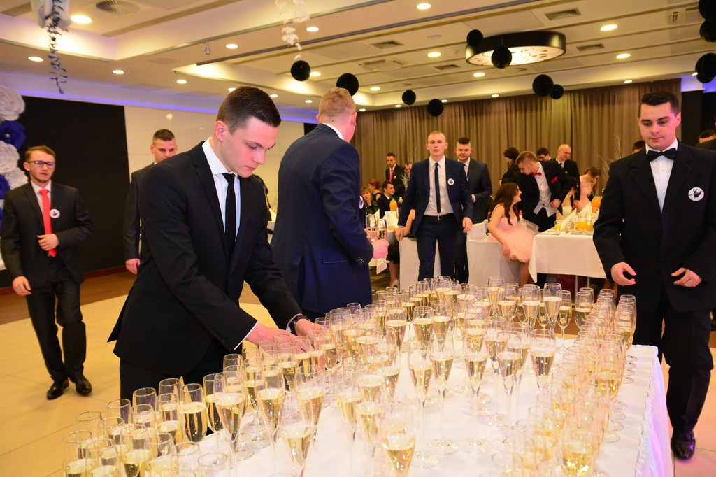 Studniówki 2016: Bal maturalny Zespołu Szkół Ekonomicznych w Brzegu [galerie zdjęć]