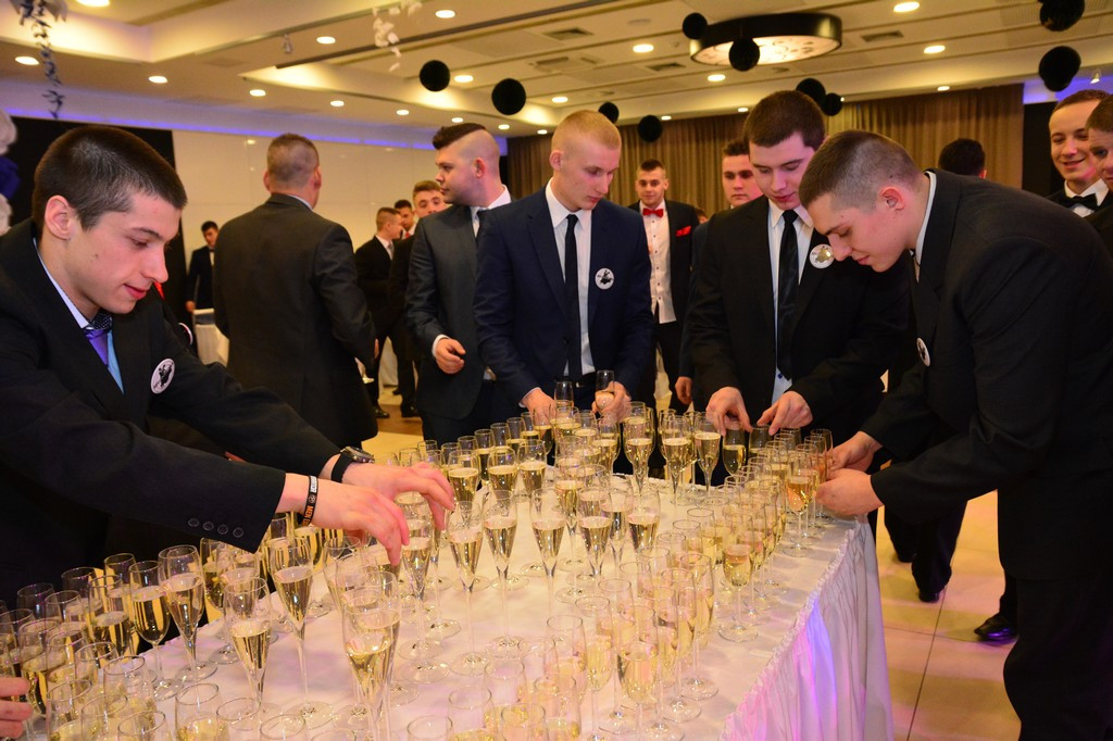 Studniówki 2016: Bal maturalny Zespołu Szkół Ekonomicznych w Brzegu [galerie zdjęć]