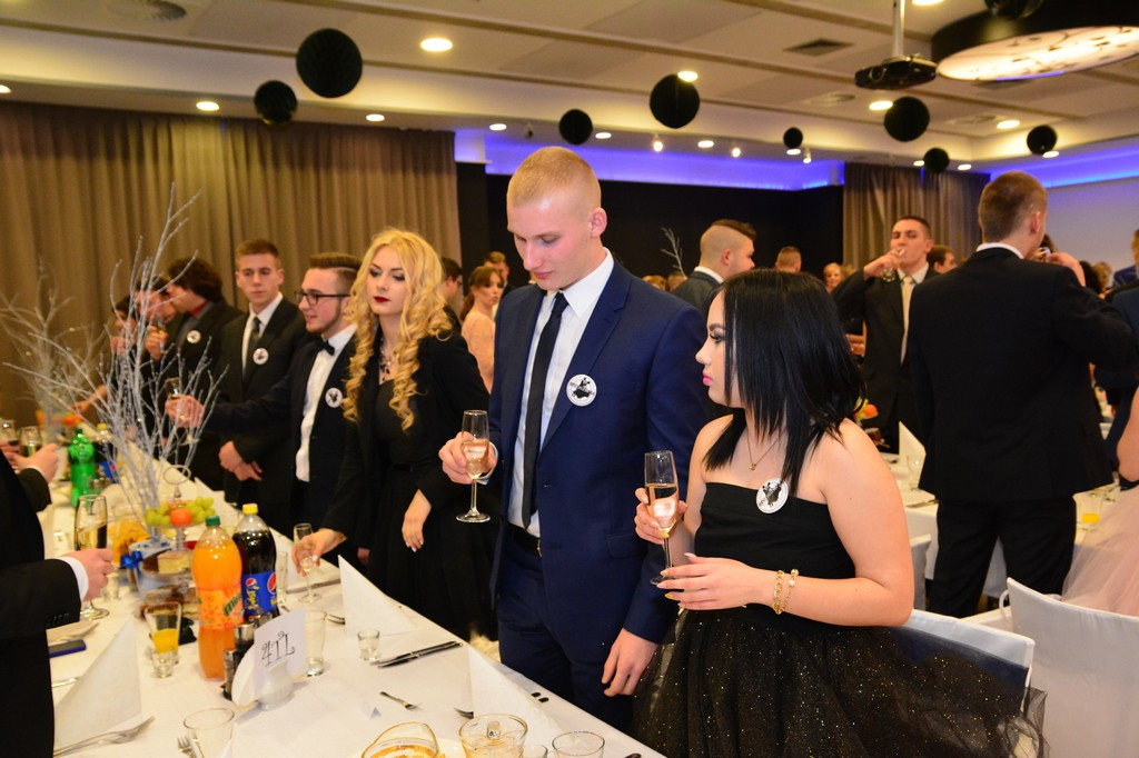 Studniówki 2016: Bal maturalny Zespołu Szkół Ekonomicznych w Brzegu [galerie zdjęć]