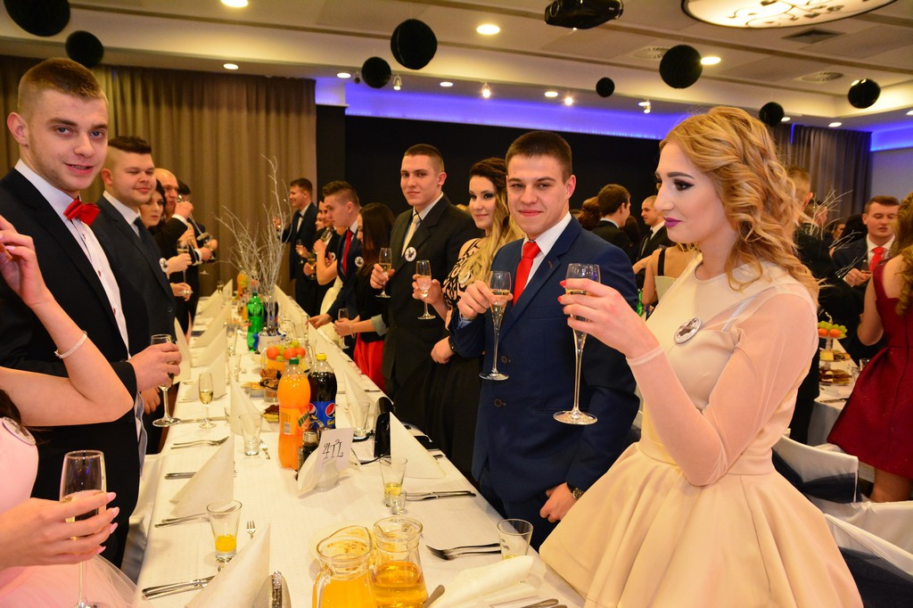 Studniówki 2016: Bal maturalny Zespołu Szkół Ekonomicznych w Brzegu [galerie zdjęć]