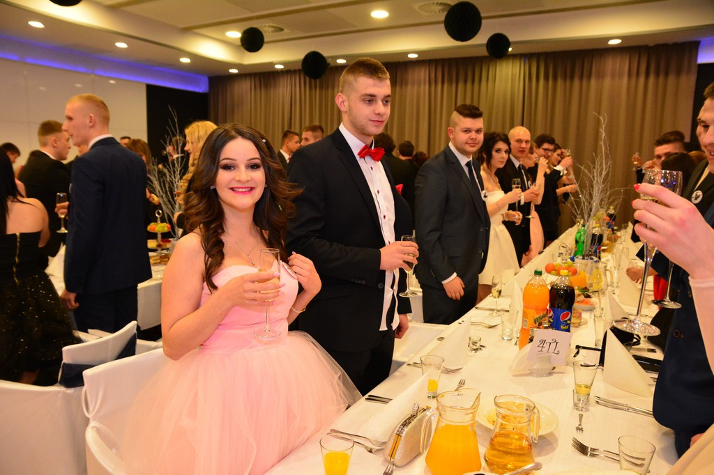 Studniówki 2016: Bal maturalny Zespołu Szkół Ekonomicznych w Brzegu [galerie zdjęć]