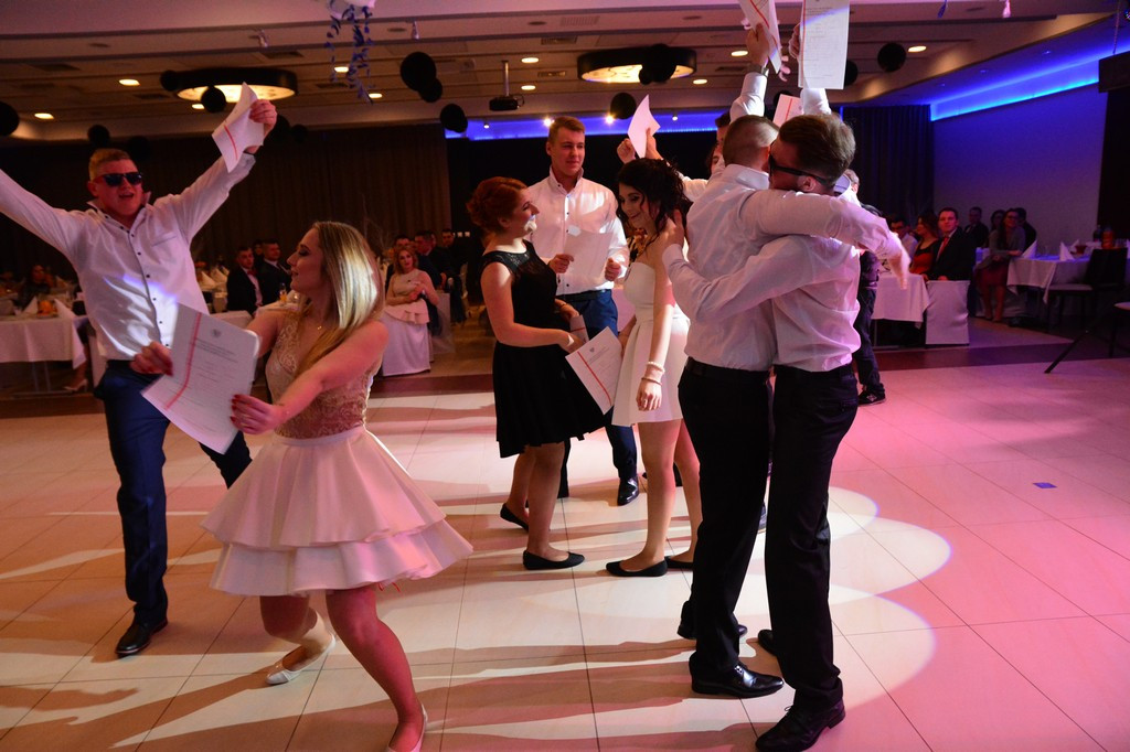 Studniówki 2016: Bal maturalny Zespołu Szkół Ekonomicznych w Brzegu [galerie zdjęć]