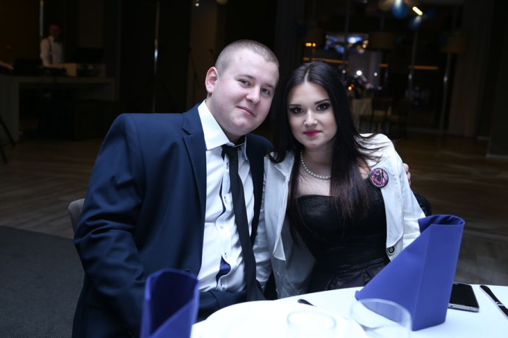 Studniówki 2016: Maturzyści ZSB w Brzegu zatańczyli poloneza [galerie zdjęć]