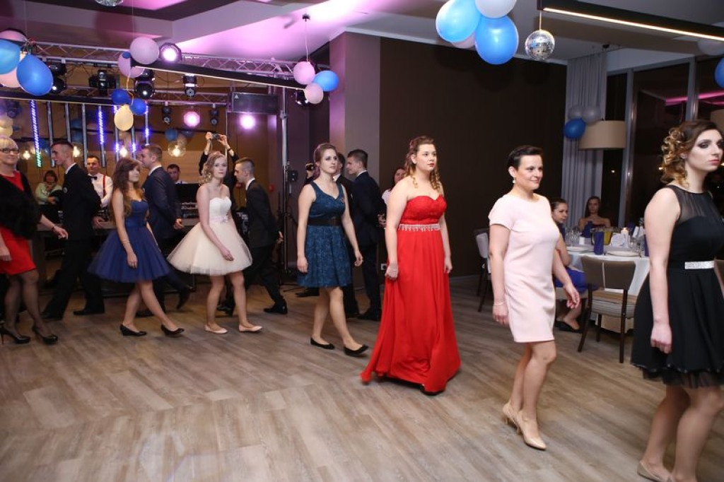 Studniówki 2016: Maturzyści ZSB w Brzegu zatańczyli poloneza [galerie zdjęć]