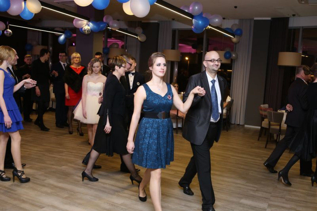 Studniówki 2016: Maturzyści ZSB w Brzegu zatańczyli poloneza [galerie zdjęć]