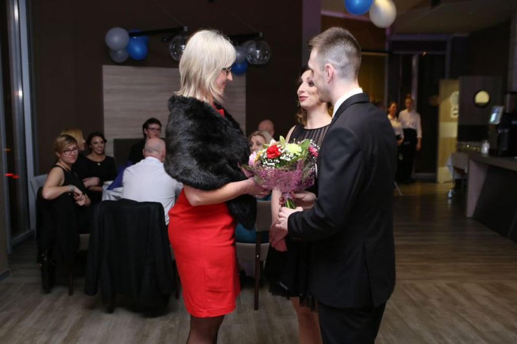 Studniówki 2016: Maturzyści ZSB w Brzegu zatańczyli poloneza [galerie zdjęć]