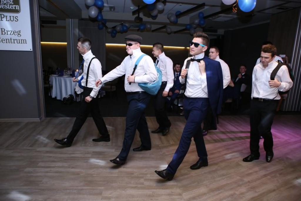 Studniówki 2016: Maturzyści ZSB w Brzegu zatańczyli poloneza [galerie zdjęć]