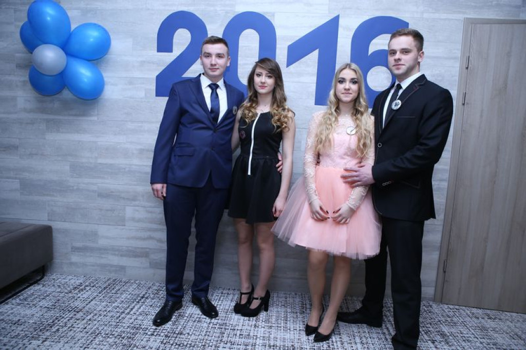 Studniówki 2016: Maturzyści ZSB w Brzegu zatańczyli poloneza [galerie zdjęć]