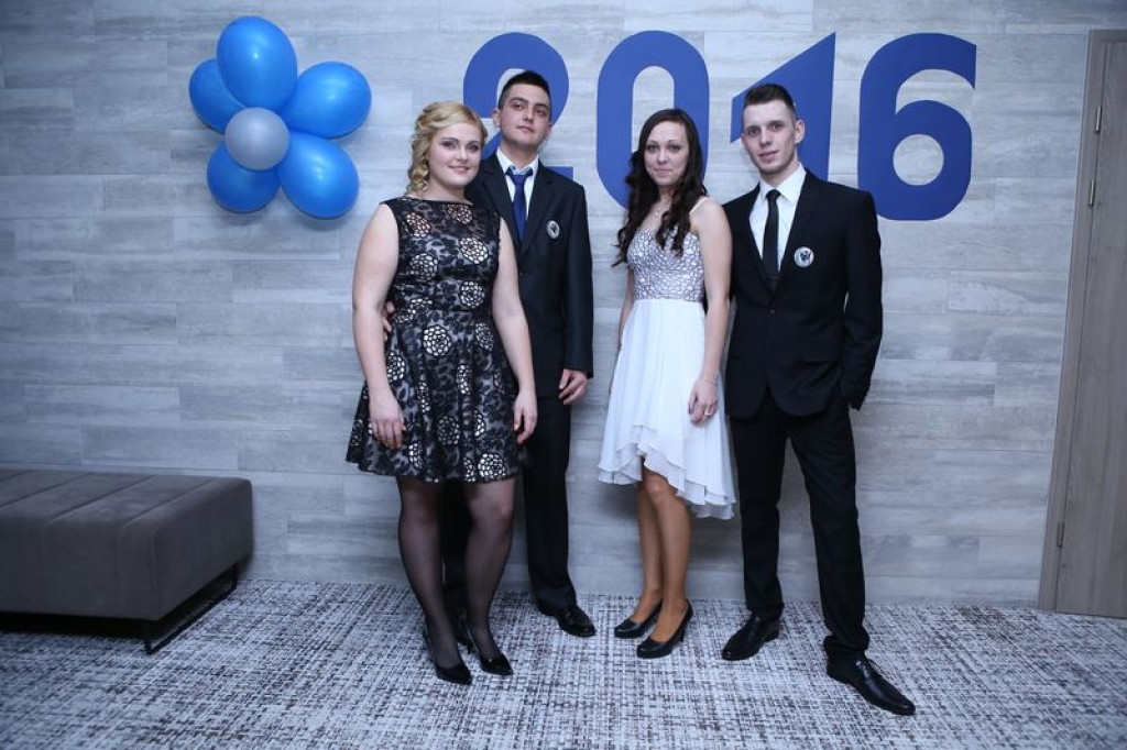 Studniówki 2016: Maturzyści ZSB w Brzegu zatańczyli poloneza [galerie zdjęć]