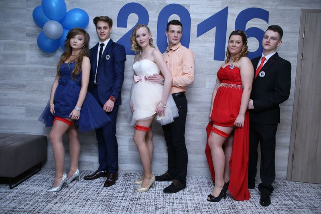 Studniówki 2016: Maturzyści ZSB w Brzegu zatańczyli poloneza [galerie zdjęć]