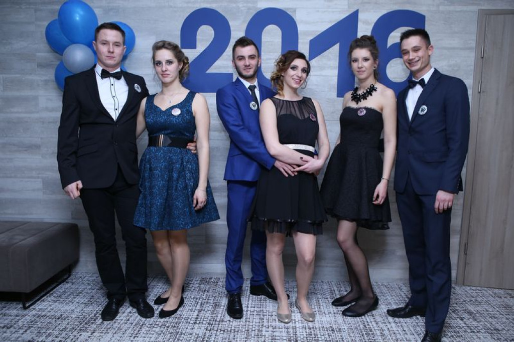 Studniówki 2016: Maturzyści ZSB w Brzegu zatańczyli poloneza [galerie zdjęć]