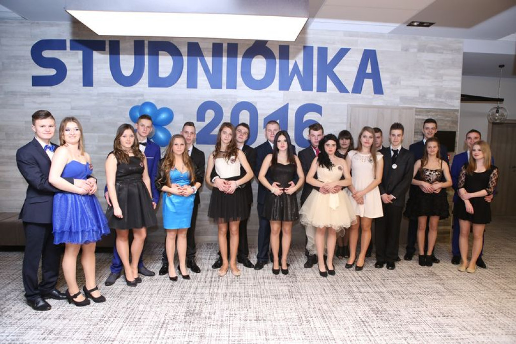 Studniówki 2016: Maturzyści ZSB w Brzegu zatańczyli poloneza [galerie zdjęć]
