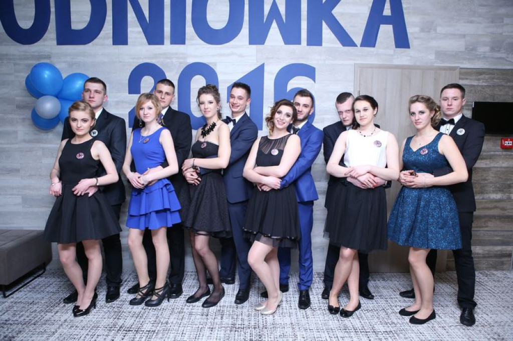 Studniówki 2016: Maturzyści ZSB w Brzegu zatańczyli poloneza [galerie zdjęć]