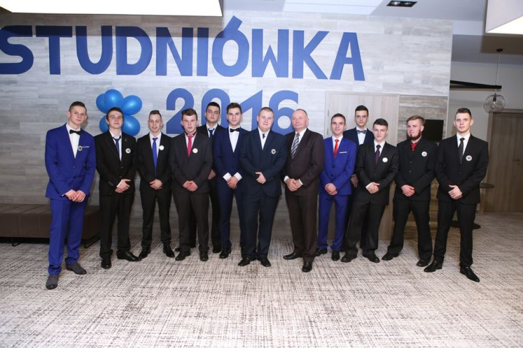 Studniówki 2016: Maturzyści ZSB w Brzegu zatańczyli poloneza [galerie zdjęć]