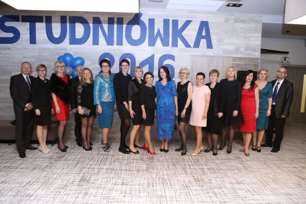 Studniówki 2016: Maturzyści ZSB w Brzegu zatańczyli poloneza [galerie zdjęć]