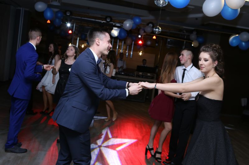 Studniówki 2016: Maturzyści ZSB w Brzegu zatańczyli poloneza [galerie zdjęć]