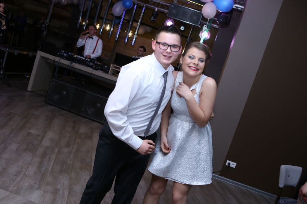 Studniówki 2016: Maturzyści ZSB w Brzegu zatańczyli poloneza [galerie zdjęć]