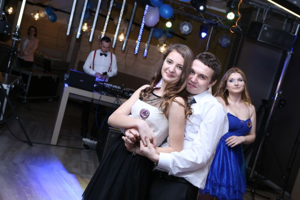 Studniówki 2016: Maturzyści ZSB w Brzegu zatańczyli poloneza [galerie zdjęć]
