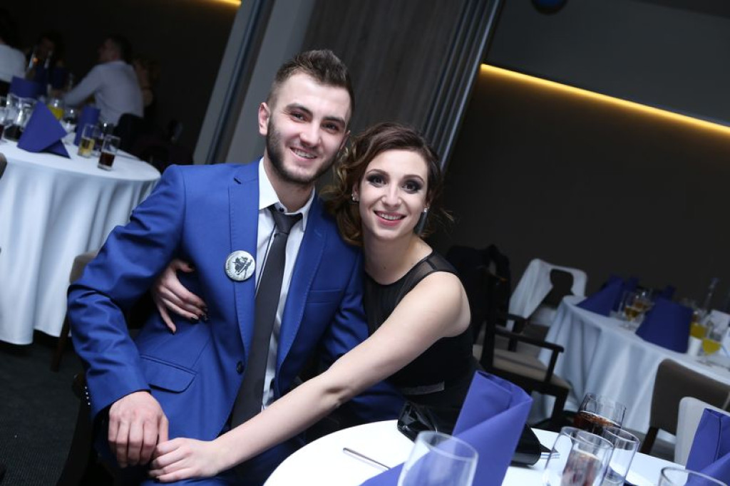 Studniówki 2016: Maturzyści ZSB w Brzegu zatańczyli poloneza [galerie zdjęć]