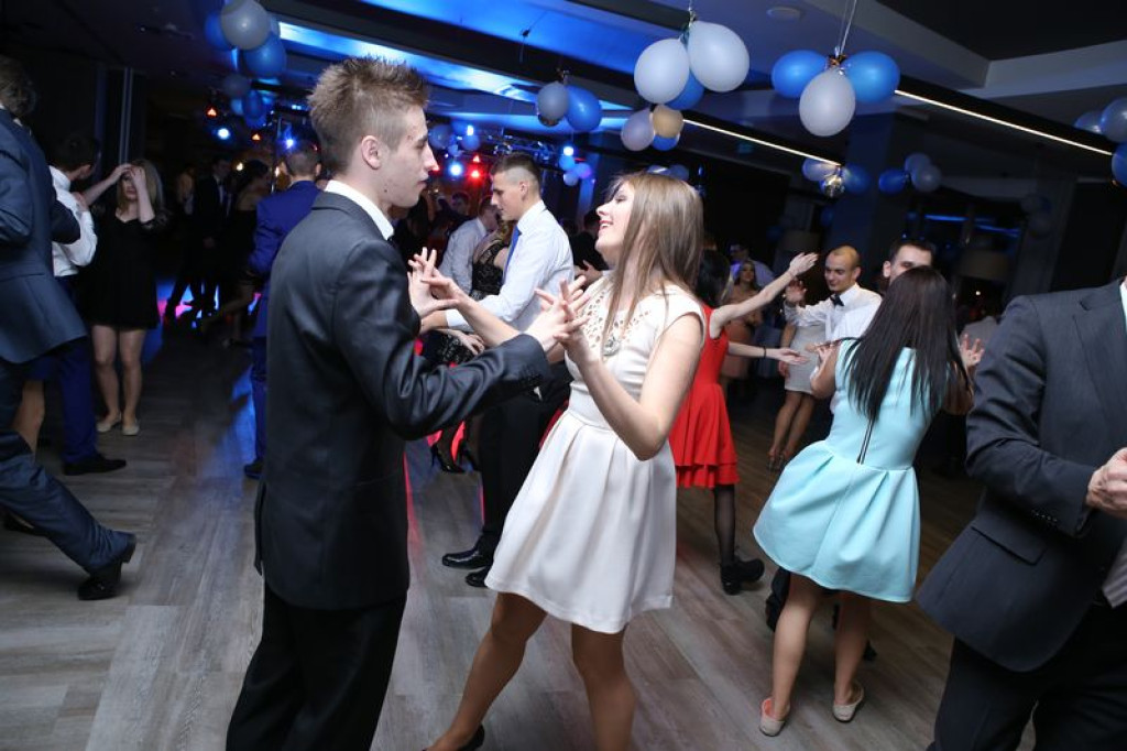 Studniówki 2016: Maturzyści ZSB w Brzegu zatańczyli poloneza [galerie zdjęć]