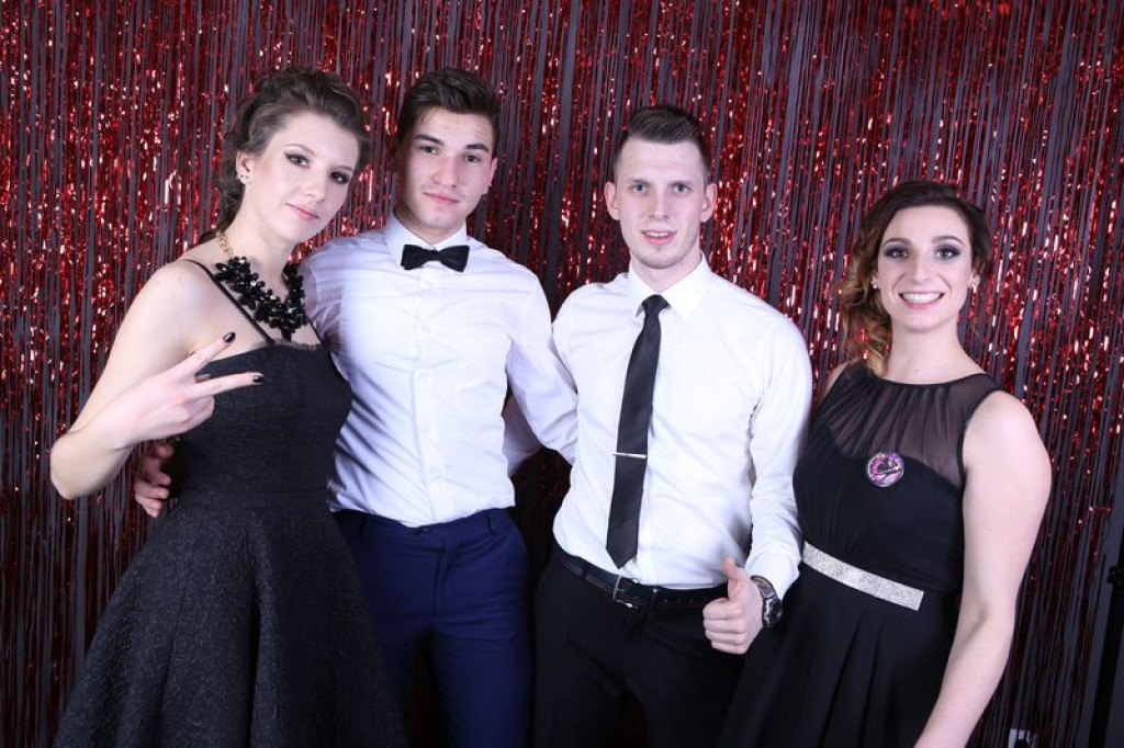 Studniówki 2016: Maturzyści ZSB w Brzegu zatańczyli poloneza [galerie zdjęć]