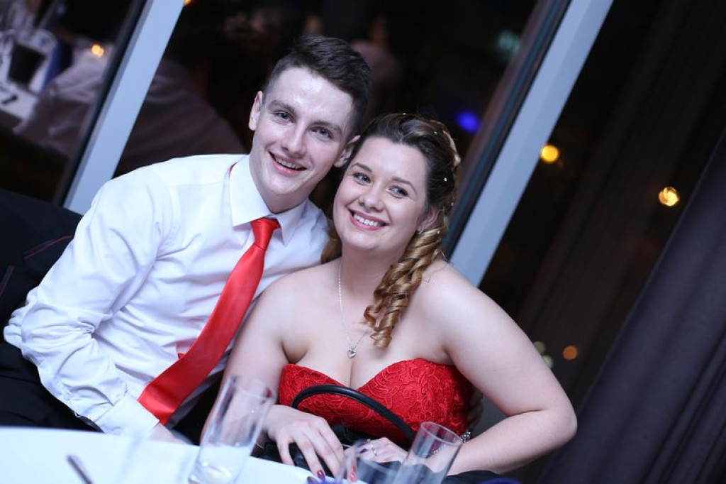 Studniówki 2016: Maturzyści ZSB w Brzegu zatańczyli poloneza [galerie zdjęć]