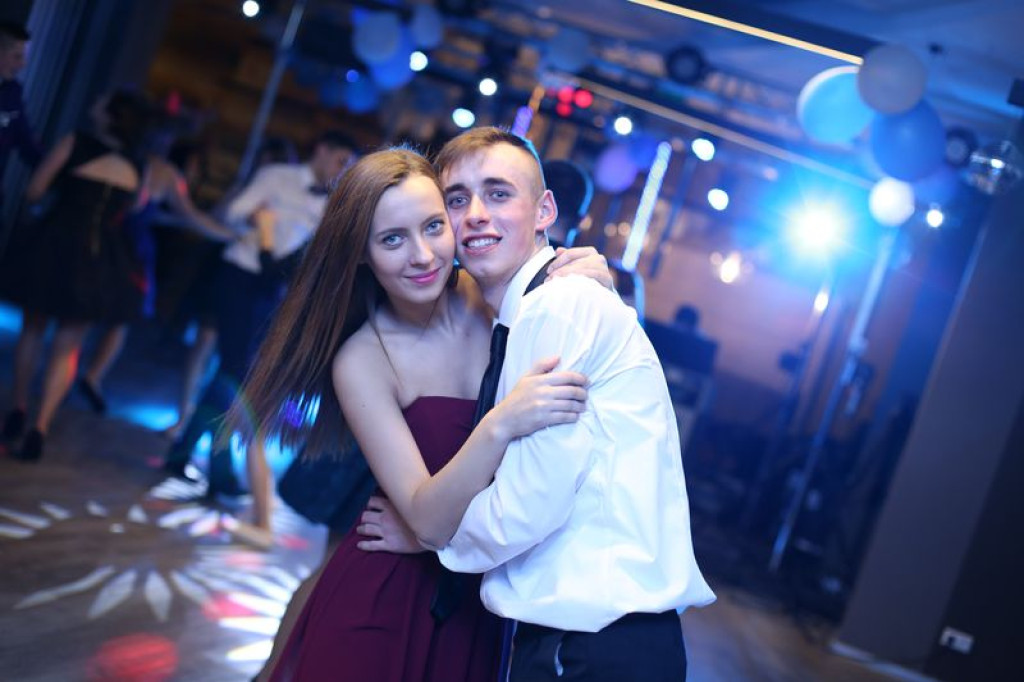 Studniówki 2016: Maturzyści ZSB w Brzegu zatańczyli poloneza [galerie zdjęć]